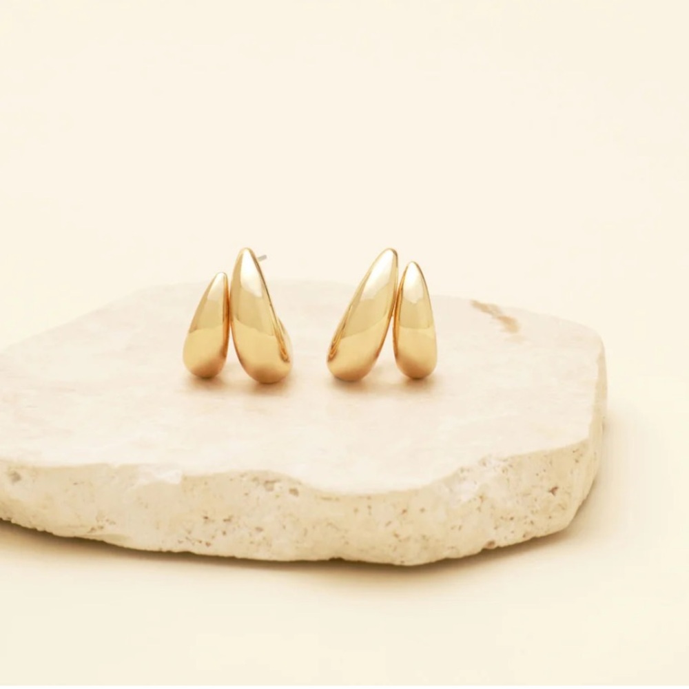 Mignonne Gavigan Canal hoops